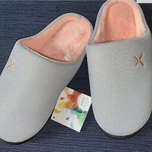 NWT Memory Foam  Slip on Slippers for Women  Size 7.5-8